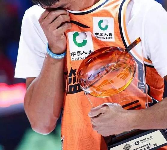 中国男篮领奖表情的相关图片